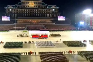 朝鲜的阅兵仪式，为什么喜欢在晚上进行？原来大有讲究！